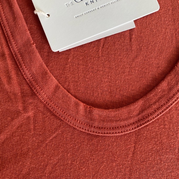 The Great U Shaped Tee in Small (1) NWT 😍 - Picture 2 of 6